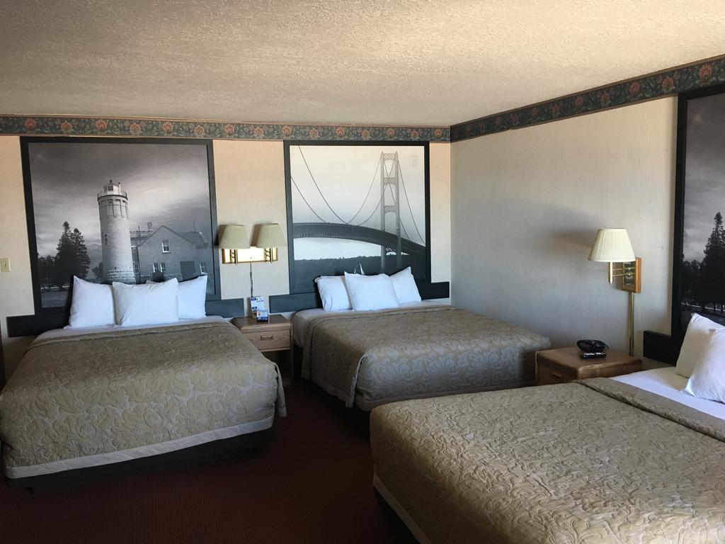 Super 8 Beachfront By Wyndham Mackinaw City, Mi Kültér fotó