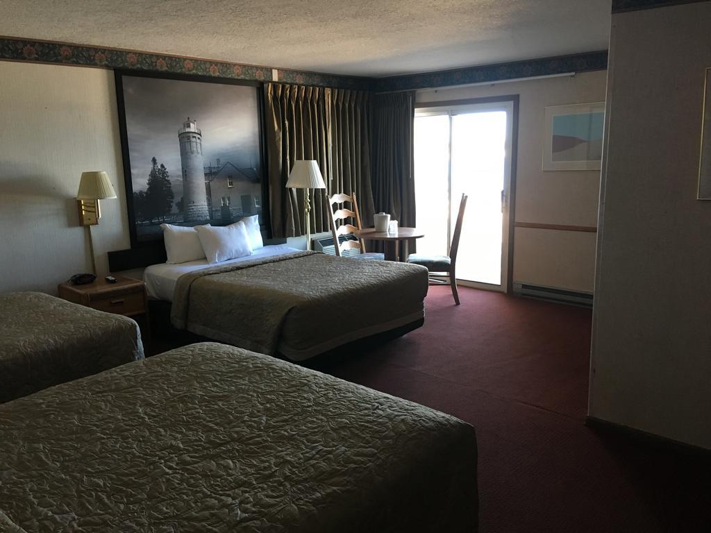 Super 8 Beachfront By Wyndham Mackinaw City, Mi Kültér fotó
