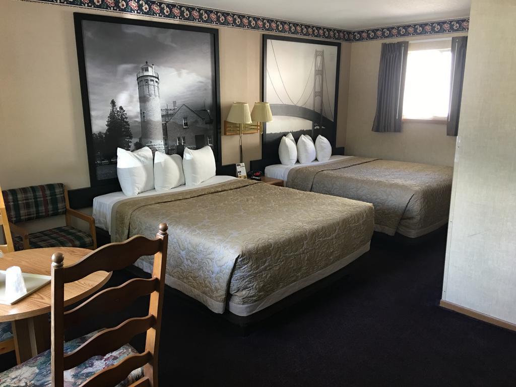 Super 8 Beachfront By Wyndham Mackinaw City, Mi Kültér fotó