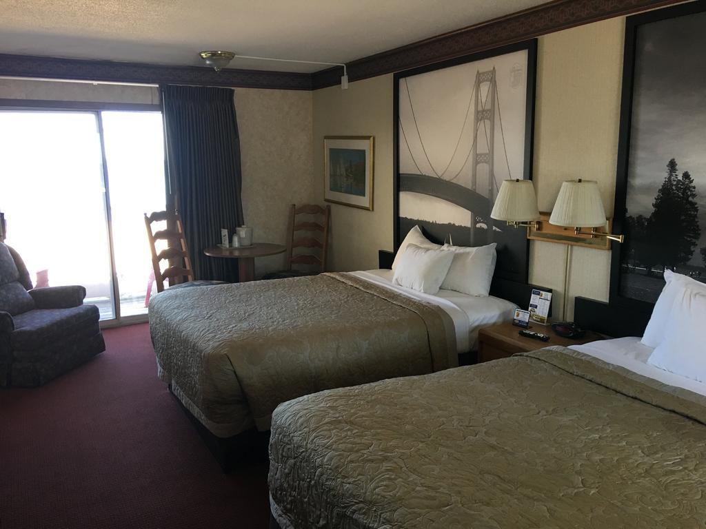 Super 8 Beachfront By Wyndham Mackinaw City, Mi Kültér fotó