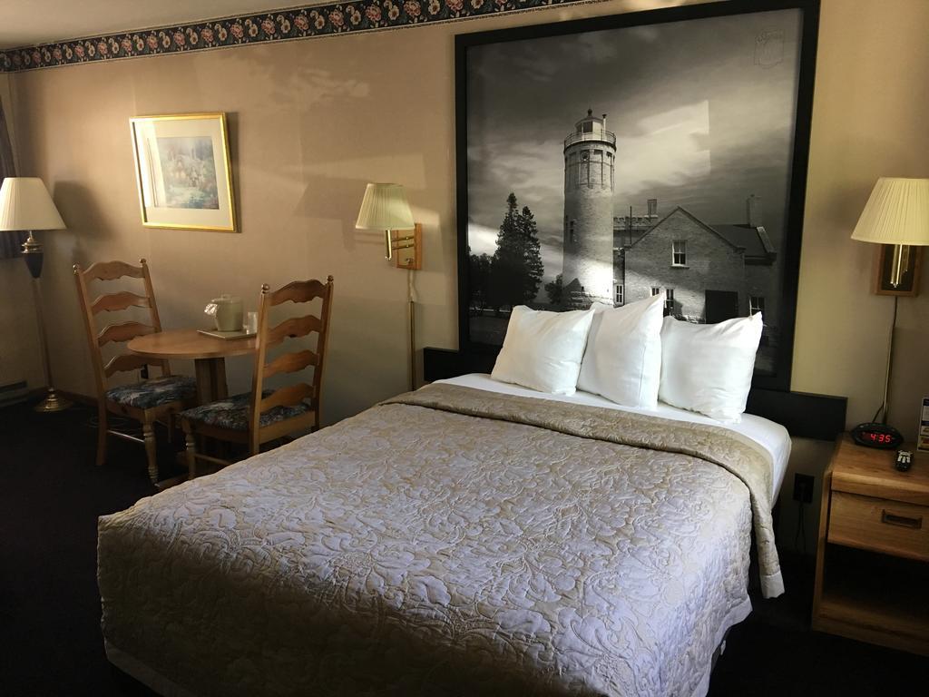 Super 8 Beachfront By Wyndham Mackinaw City, Mi Kültér fotó