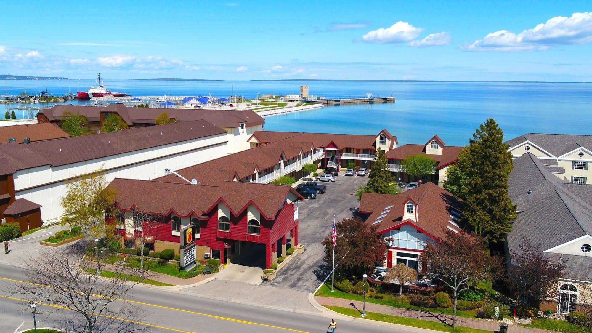 Super 8 Beachfront By Wyndham Mackinaw City, Mi Kültér fotó