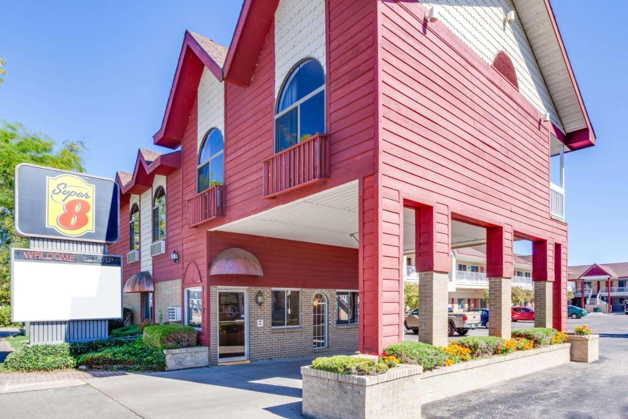 Super 8 Beachfront By Wyndham Mackinaw City, Mi Kültér fotó