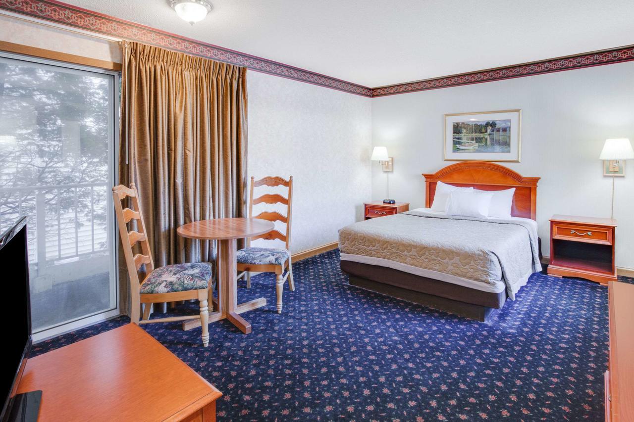 Super 8 Beachfront By Wyndham Mackinaw City, Mi Kültér fotó